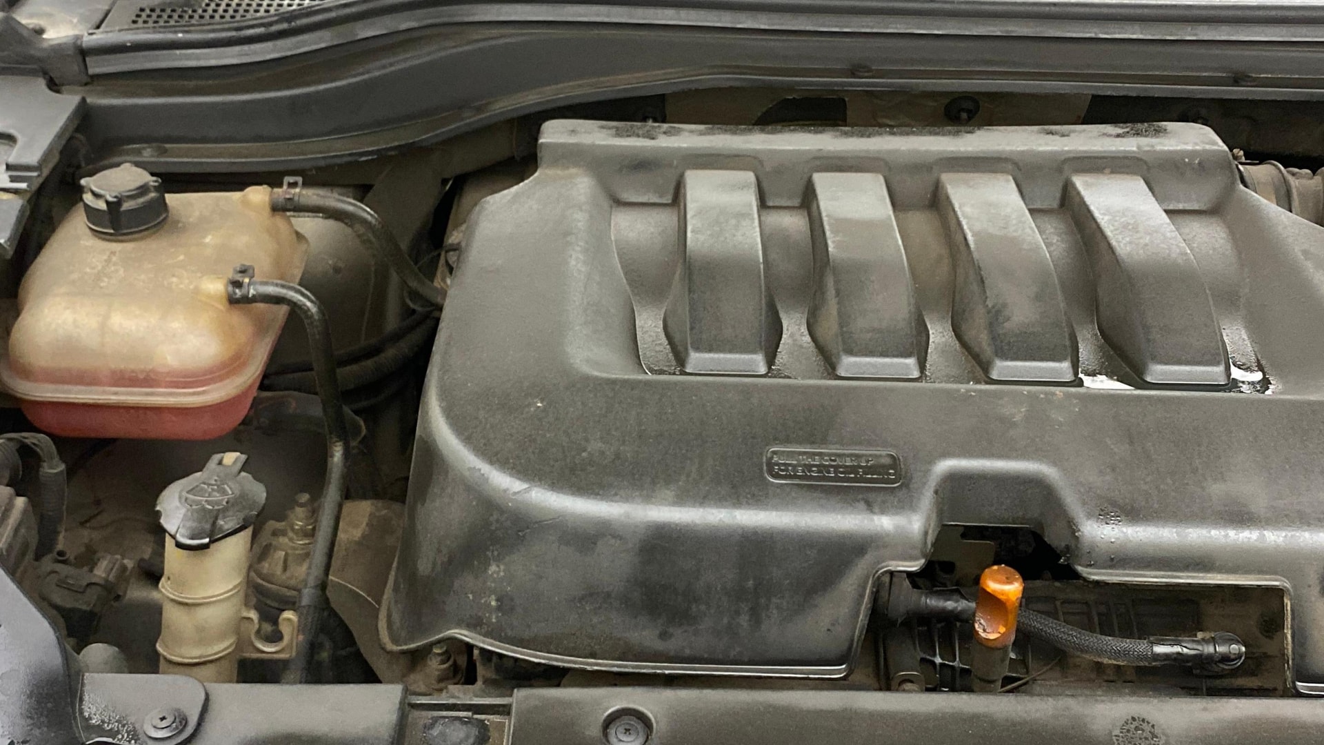 View 2022 Mahindra XUV700 MX Petrol 5 STR Image 27 Used 2022 Mahindra XUV700 MX Petrol 5 STR Image 27