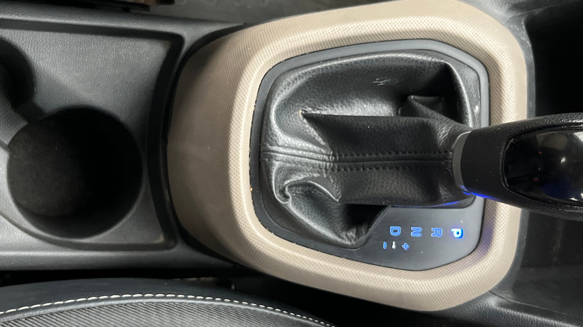 View 2017 Hyundai Grand i10 1.2 Sportz Petrol AT Image 38 Used 2017 Hyundai Grand i10 1.2 Sportz Petrol AT Image 38