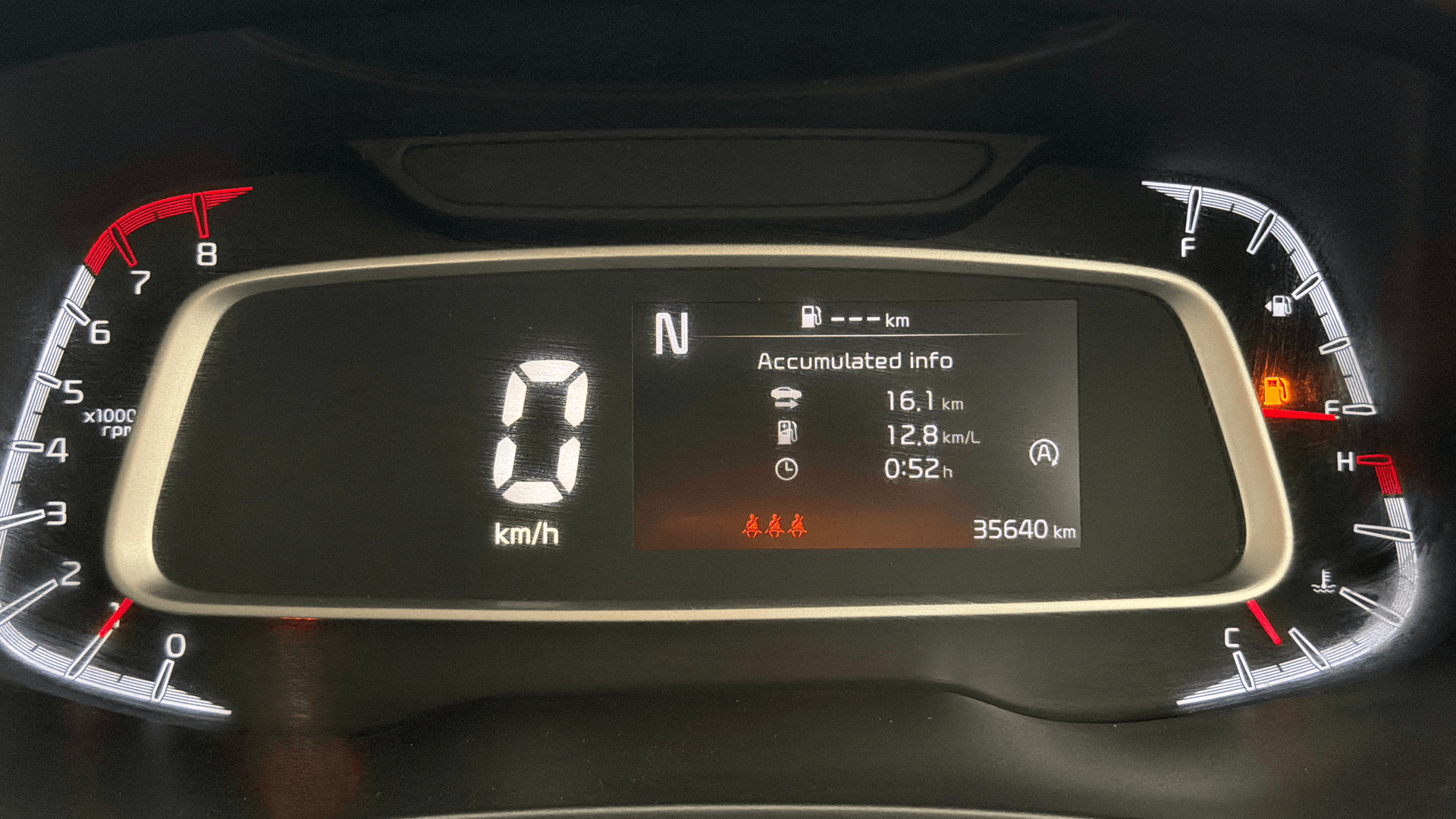 View 2025 Kia Sonet HTE Petrol Image 35 Used 2025 Kia Sonet HTE Petrol Image 35