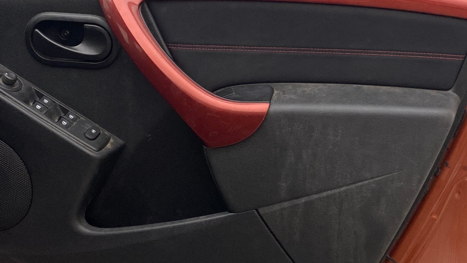 View 2018 Renault Duster Petrol RxS CVT Petrol Image 33 Used 2018 Renault Duster Petrol RxS CVT Petrol Image 33