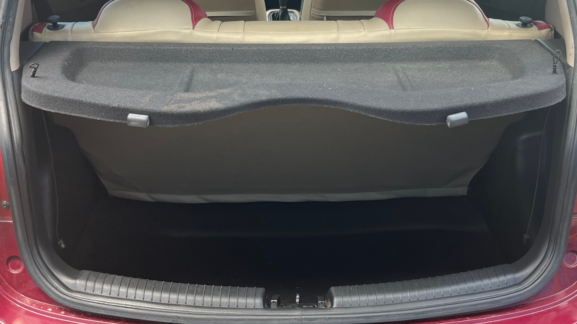 View 2016 Hyundai Grand i10 1.2 Magna Petrol AT Image 6 Used 2016 Hyundai Grand i10 1.2 Magna Petrol AT Image 6