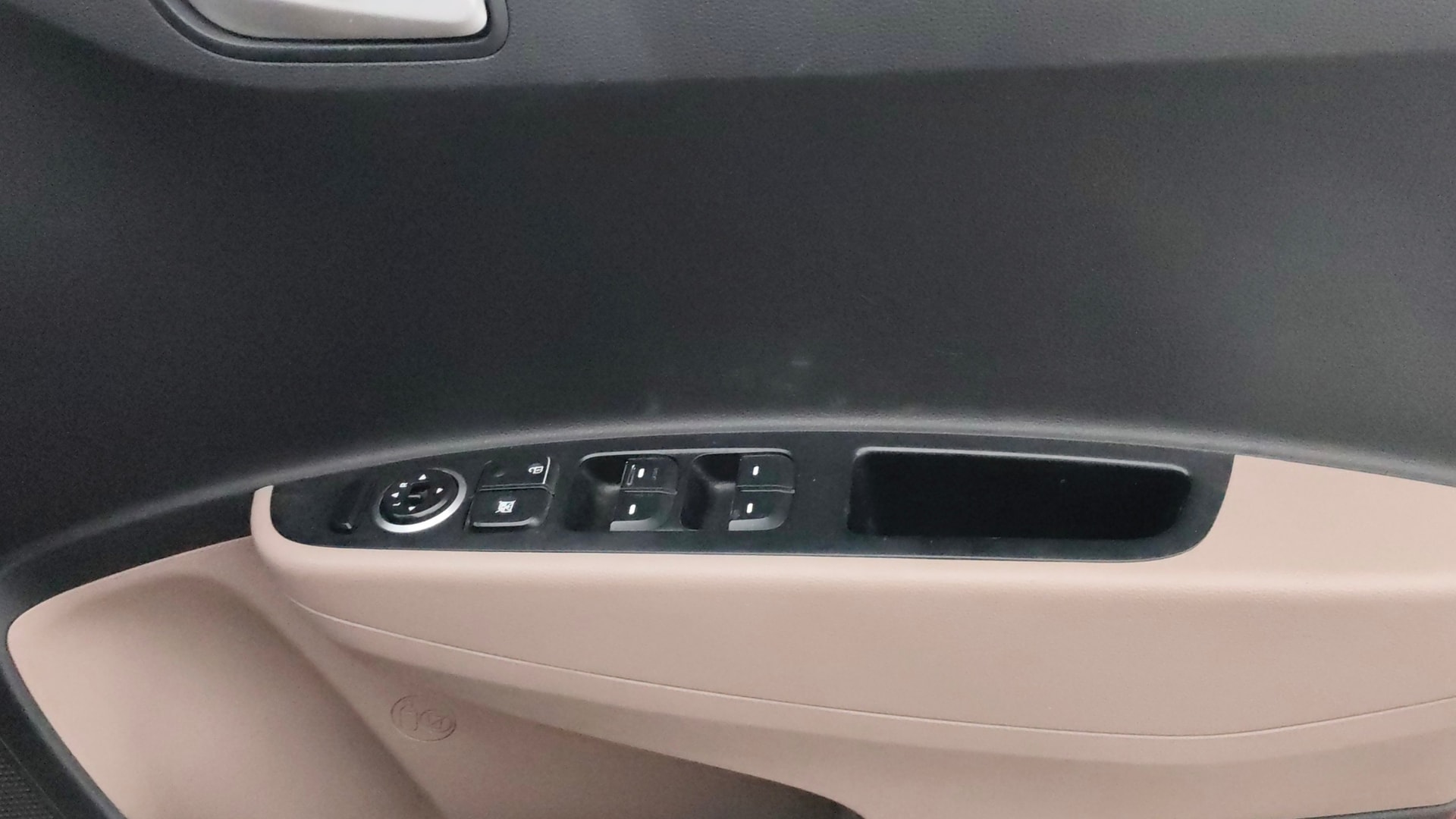 View 2015 Hyundai Grand i10 Asta AT 1.2 Kappa VTVT Image 32 Used 2015 Hyundai Grand i10 Asta AT 1.2 Kappa VTVT Image 32