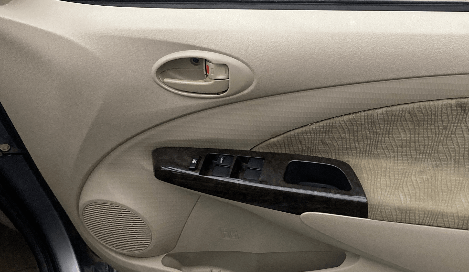View 2015 Toyota Etios Liva VX Image 32 Used 2015 Toyota Etios Liva VX Image 32