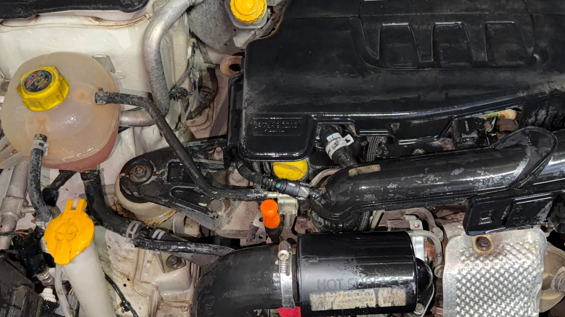 View 2019 Mahindra XUV300 W4 Petrol BS IV Image 4 Used 2019 Mahindra XUV300 W4 Petrol BS IV Image 4