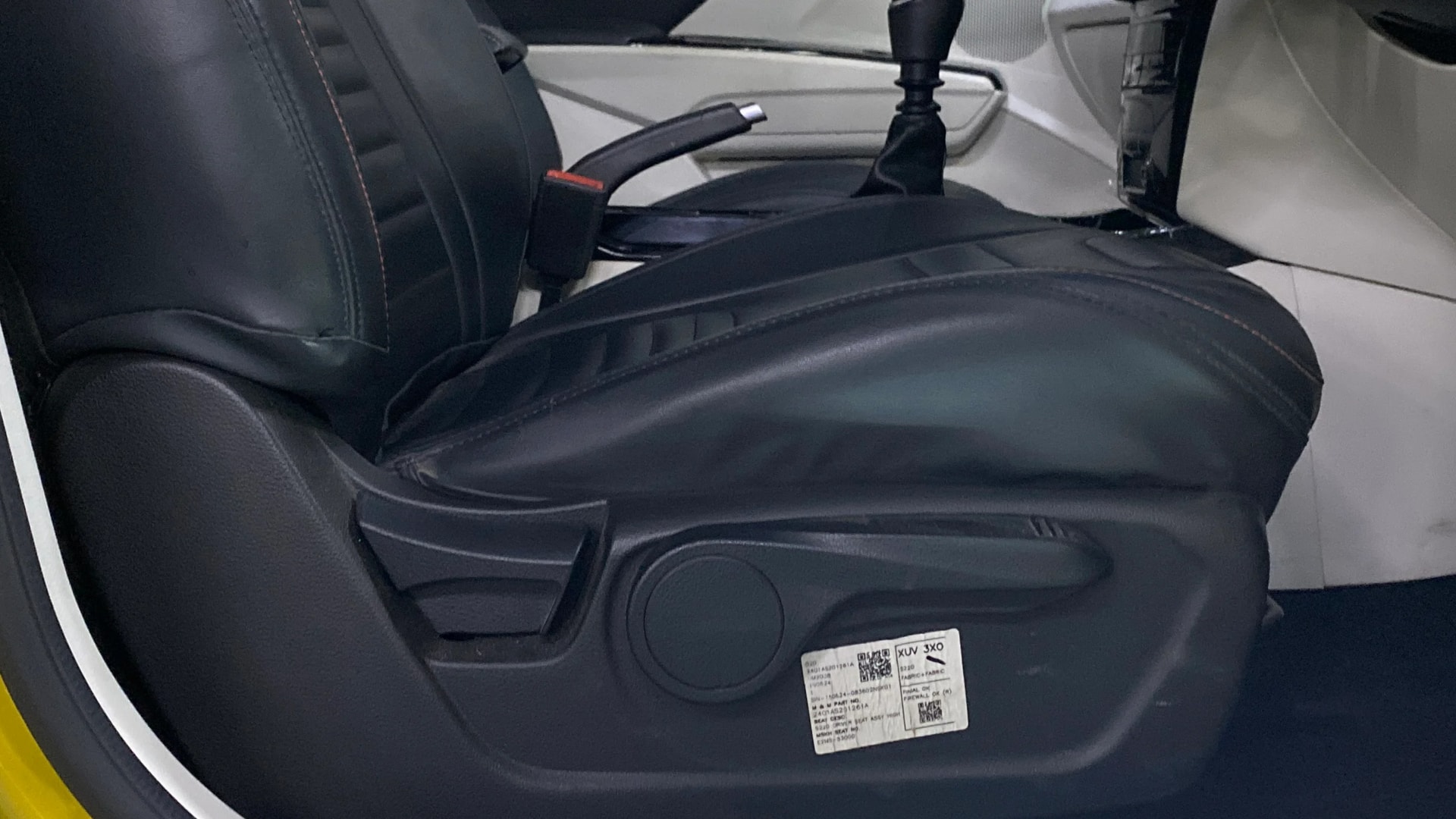 View 2024 Mahindra XUV 3XO AX5 1.2 L TCMPFi Image 10 Used 2024 Mahindra XUV 3XO AX5 1.2 L TCMPFi Image 10