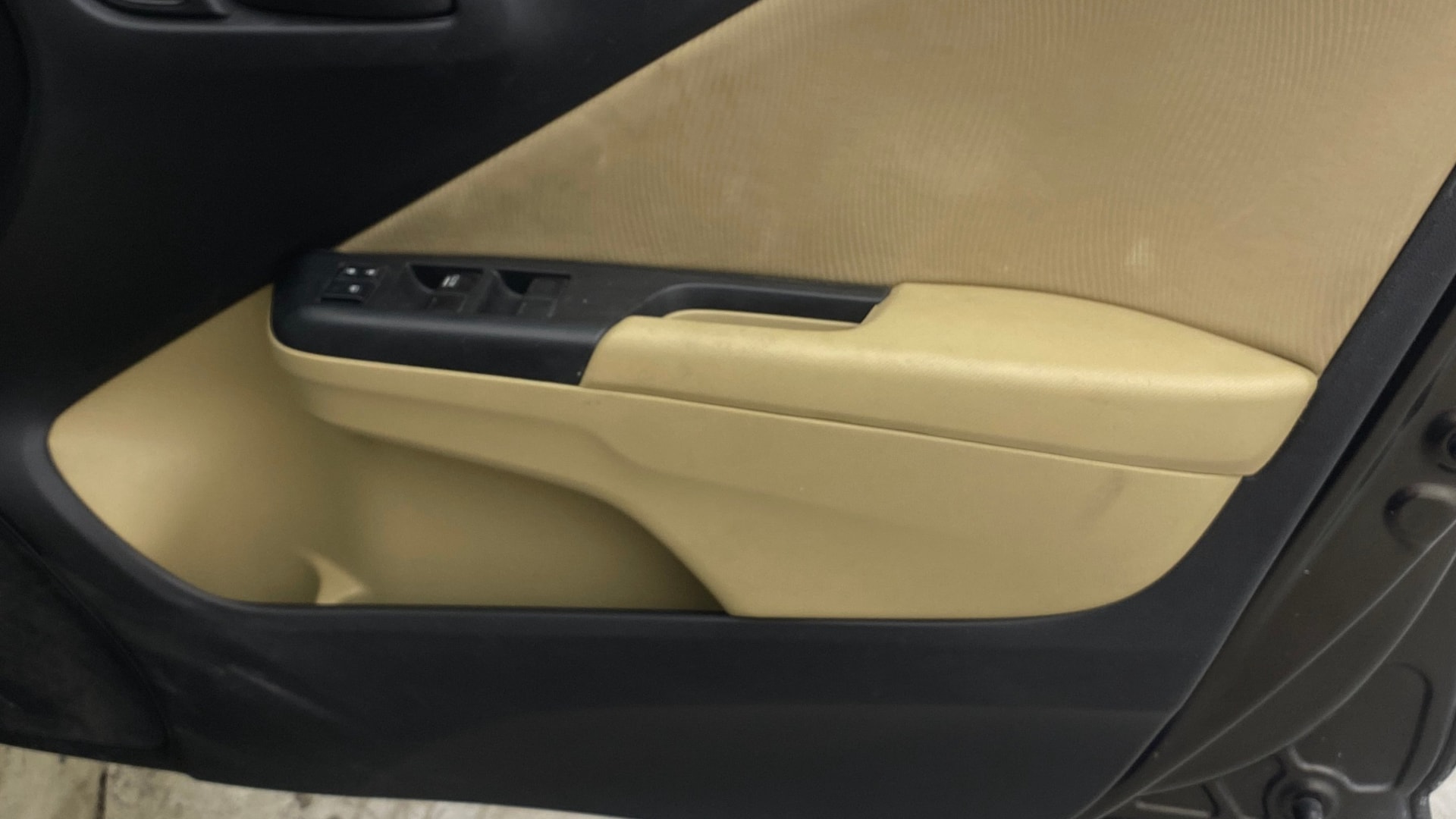 View 2016 Honda City ZX MT Diesel Anniversary Edition Image 33 Used 2016 Honda City ZX MT Diesel Anniversary Edition Image 33