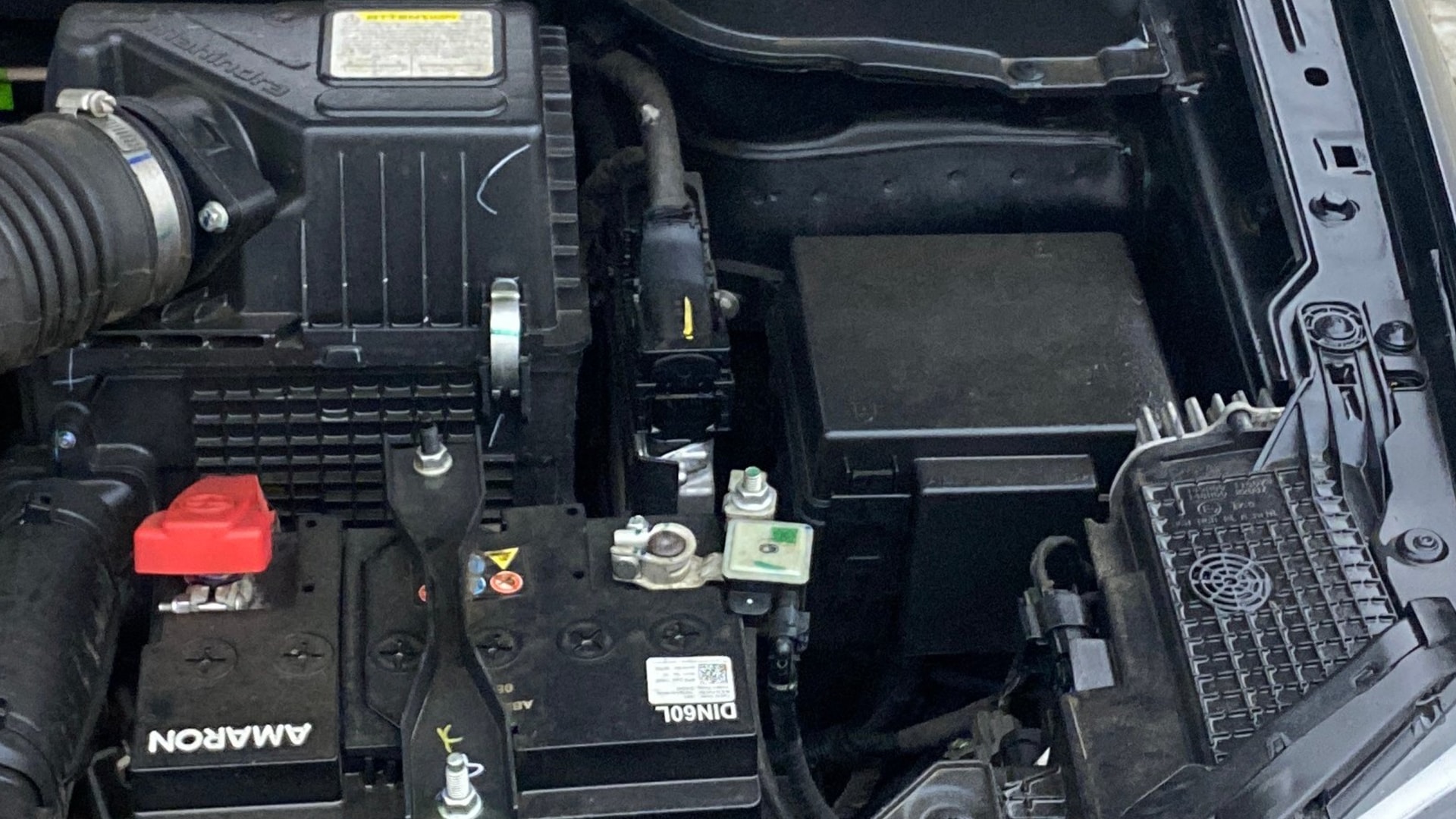 View 2025 Mahindra XUV 3XO AX5 1.2 L TCMPFi AT Image 30 Used 2025 Mahindra XUV 3XO AX5 1.2 L TCMPFi AT Image 30