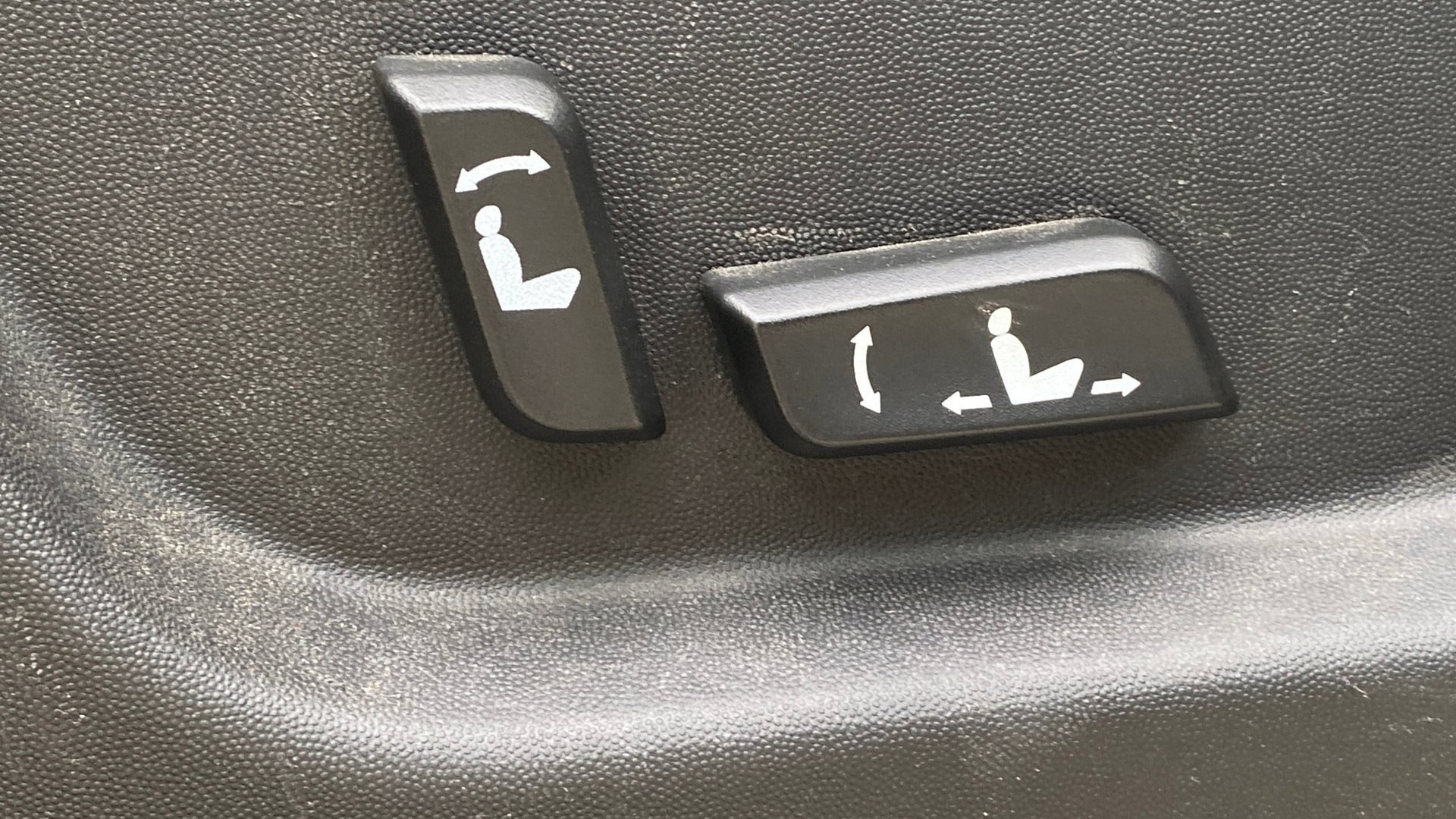 View 2020 Mahindra XUV500 W11 Image 20 Used 2020 Mahindra XUV500 W11 Image 20