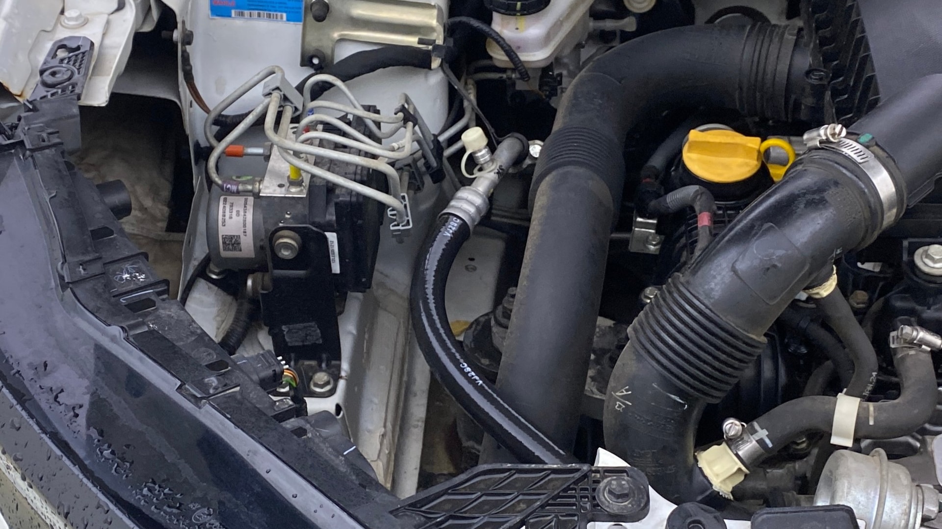 View 2024 Tata Nexon Revotron XE Image 3 Used 2024 Tata Nexon Revotron XE Image 3
