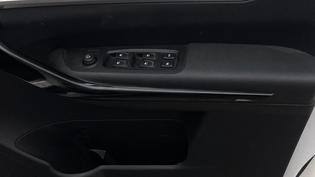 View Mahindra XUV700 Image 35 Used Mahindra XUV700 Image 35