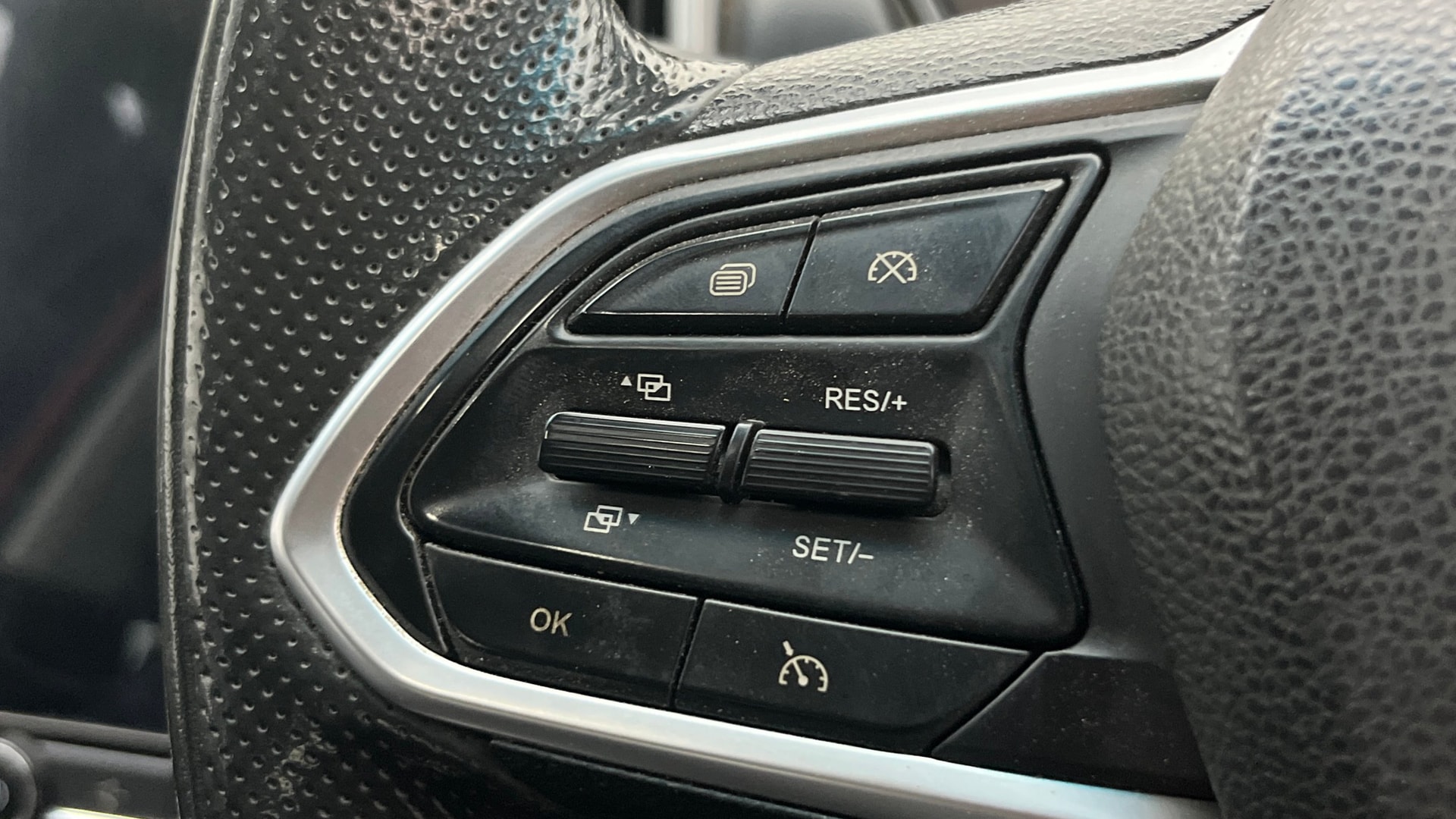 View 2022 MG Hector Sharp Diesel Image 3 Used 2022 MG Hector Sharp Diesel Image 3