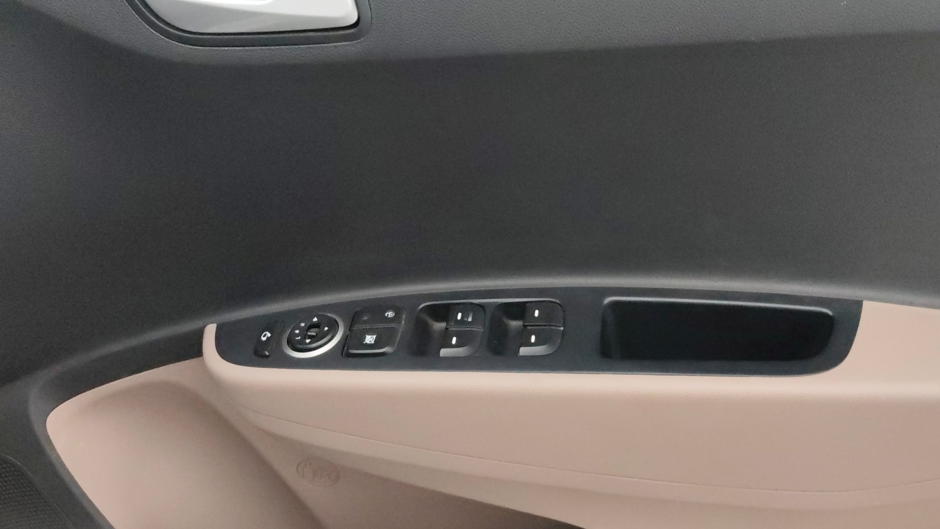 View 2017 Hyundai Grand i10 1.2 Asta Petrol Image 33 Used 2017 Hyundai Grand i10 1.2 Asta Petrol Image 33