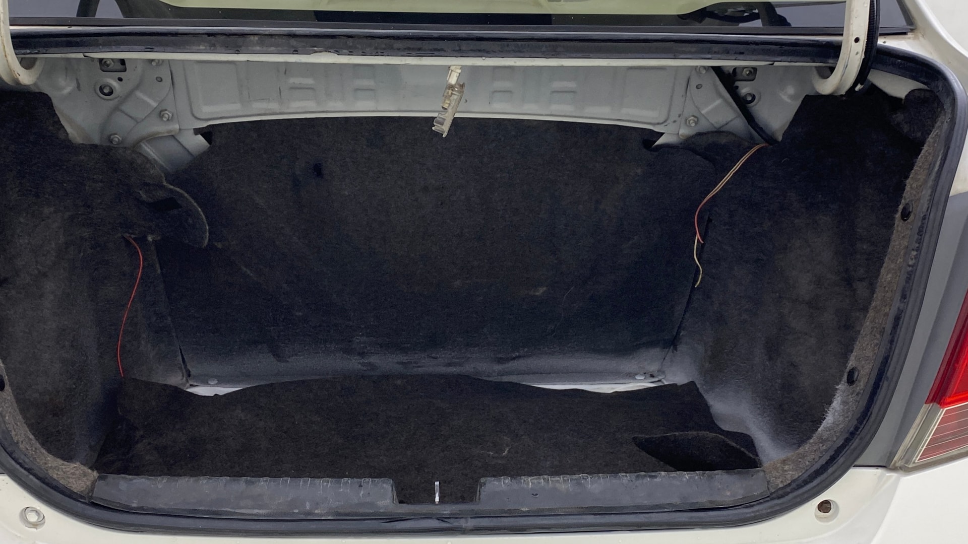 View 2015 Honda Amaze E MT Petrol BS IV Image 10 Used 2015 Honda Amaze E MT Petrol BS IV Image 10