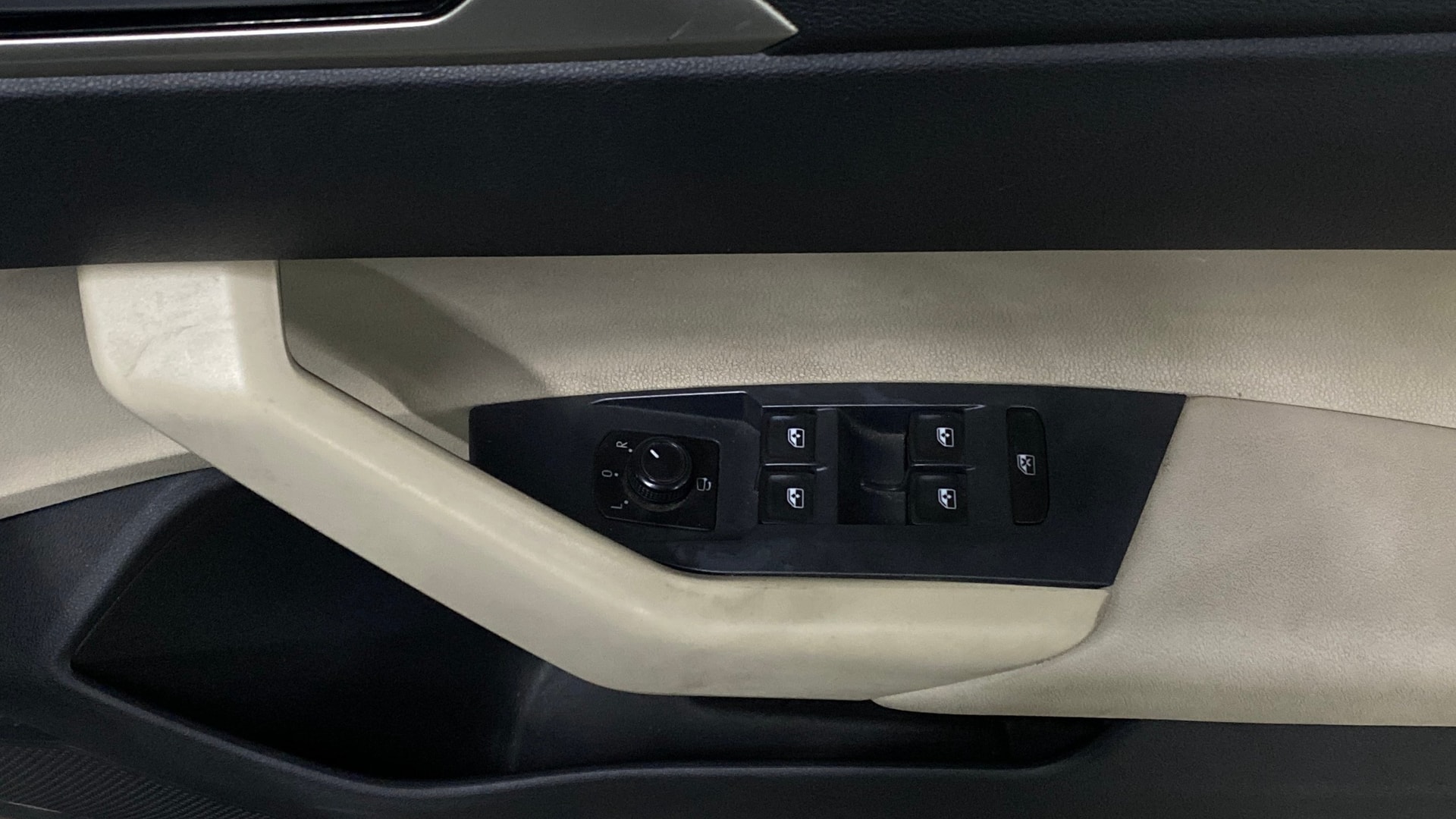 View 2022 Volkswagen Virtus Topline 1.0 TSI MT Image 39 Used 2022 Volkswagen Virtus Topline 1.0 TSI MT Image 39