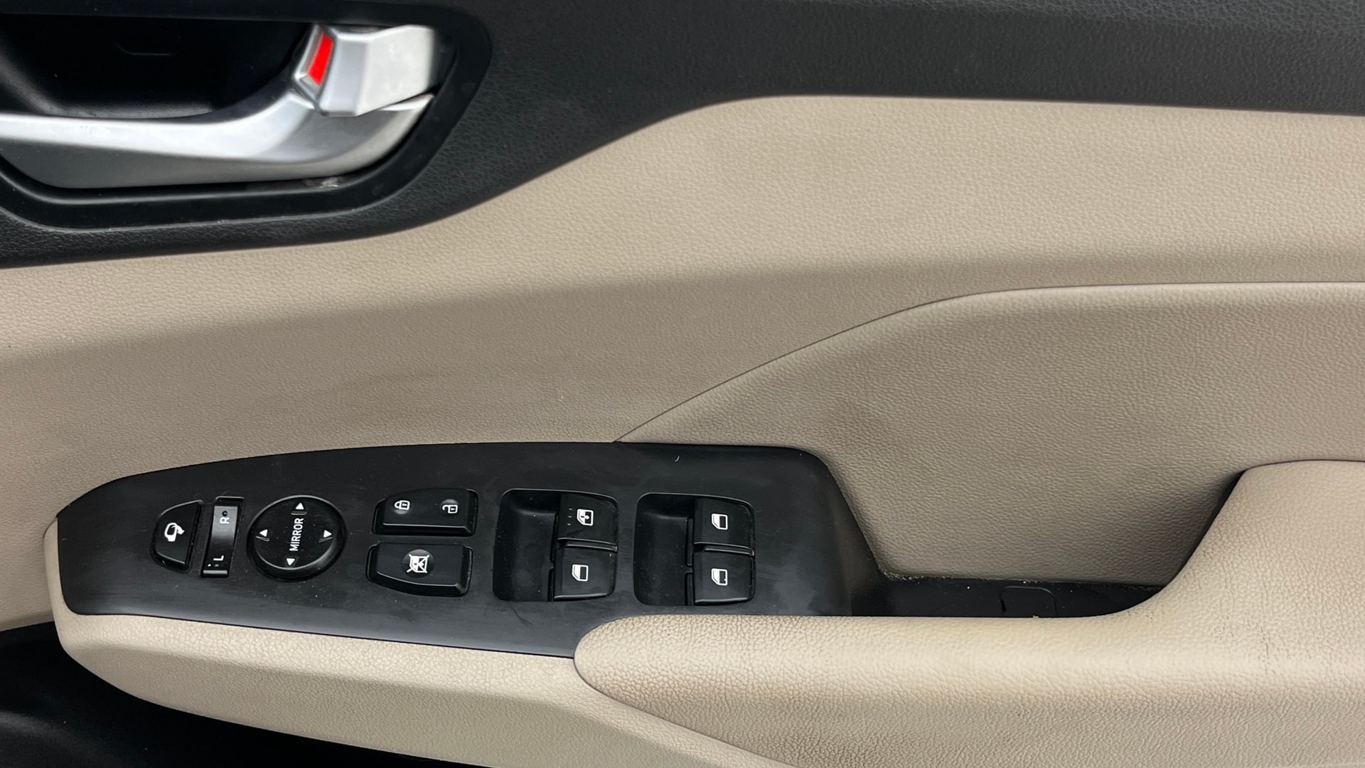 View 2019 Hyundai Verna 1.6 VTVT SX (O) Image 39 Used 2019 Hyundai Verna 1.6 VTVT SX (O) Image 39