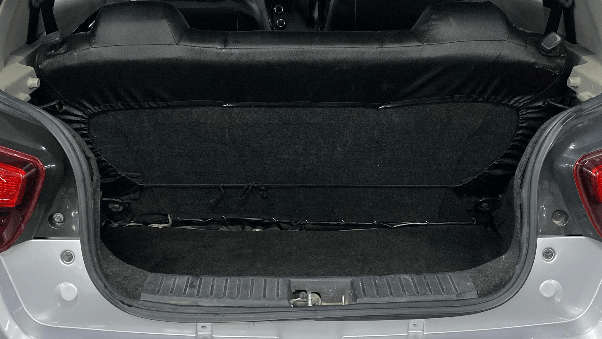 View 2017 Mahindra KUV100 K4 Plus Petrol 5 Seater BS IV Image 6 Used 2017 Mahindra KUV100 K4 Plus Petrol 5 Seater BS IV Image 6