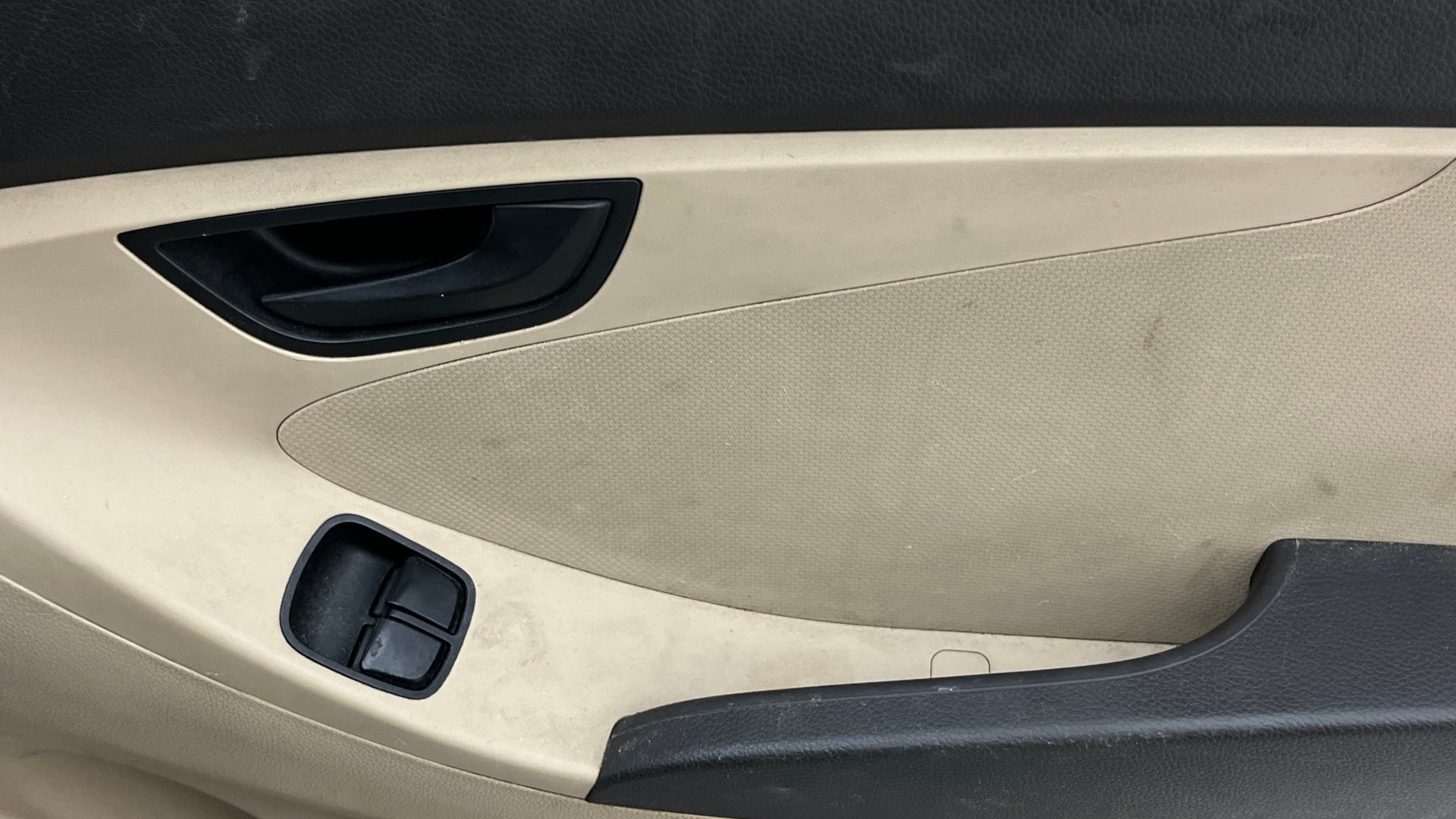 View 2017 Hyundai EON Magna Plus Image 33 Used 2017 Hyundai EON Magna Plus Image 33