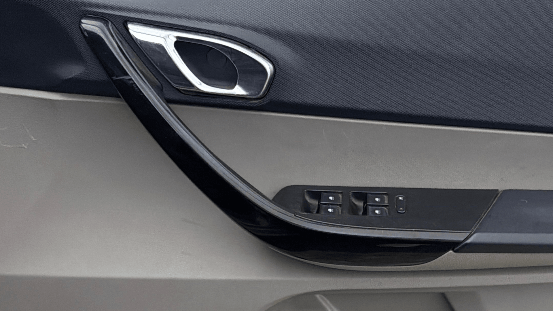 View 2016 Tata Tiago Revotorq XB Image 32 Used 2016 Tata Tiago Revotorq XB Image 32