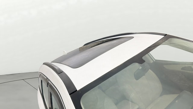 View Mahindra XUV700 Image 27 Used Mahindra XUV700 Image 27