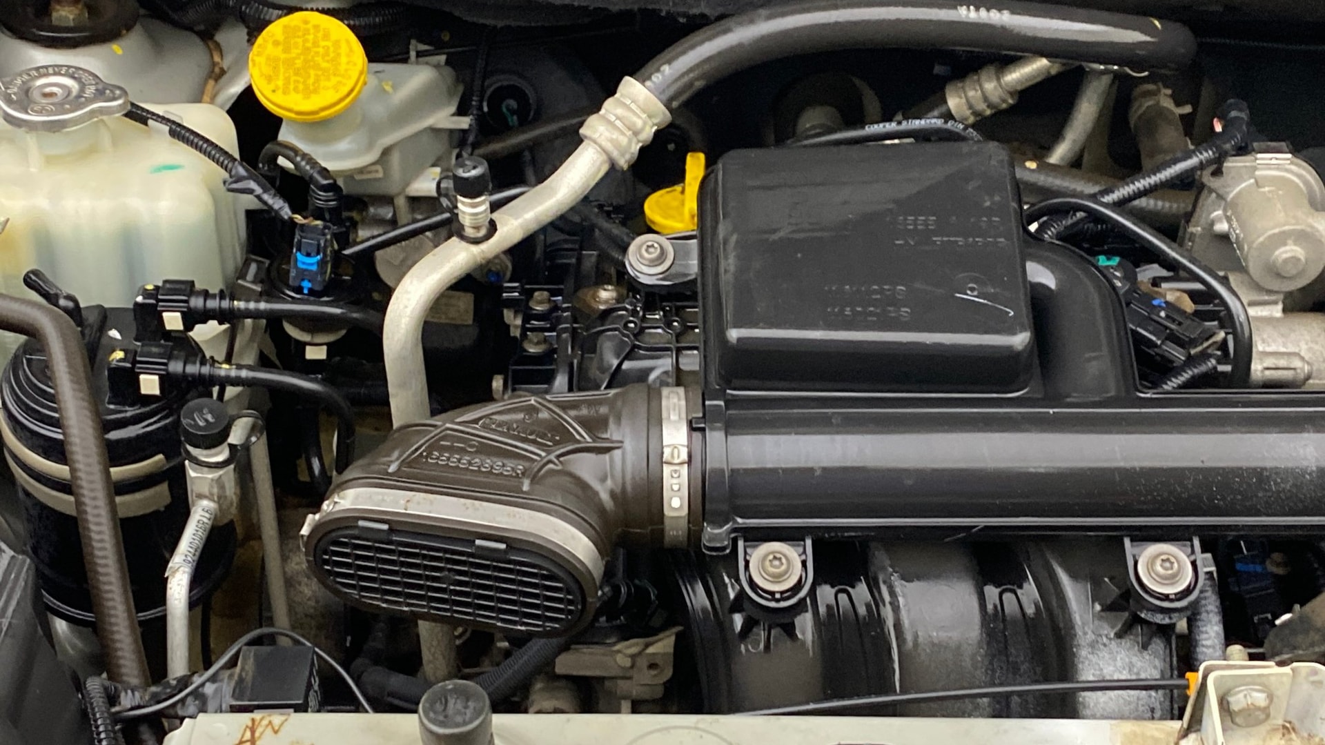 View 2020 Renault Triber RXZ Image 3 Used 2020 Renault Triber RXZ Image 3