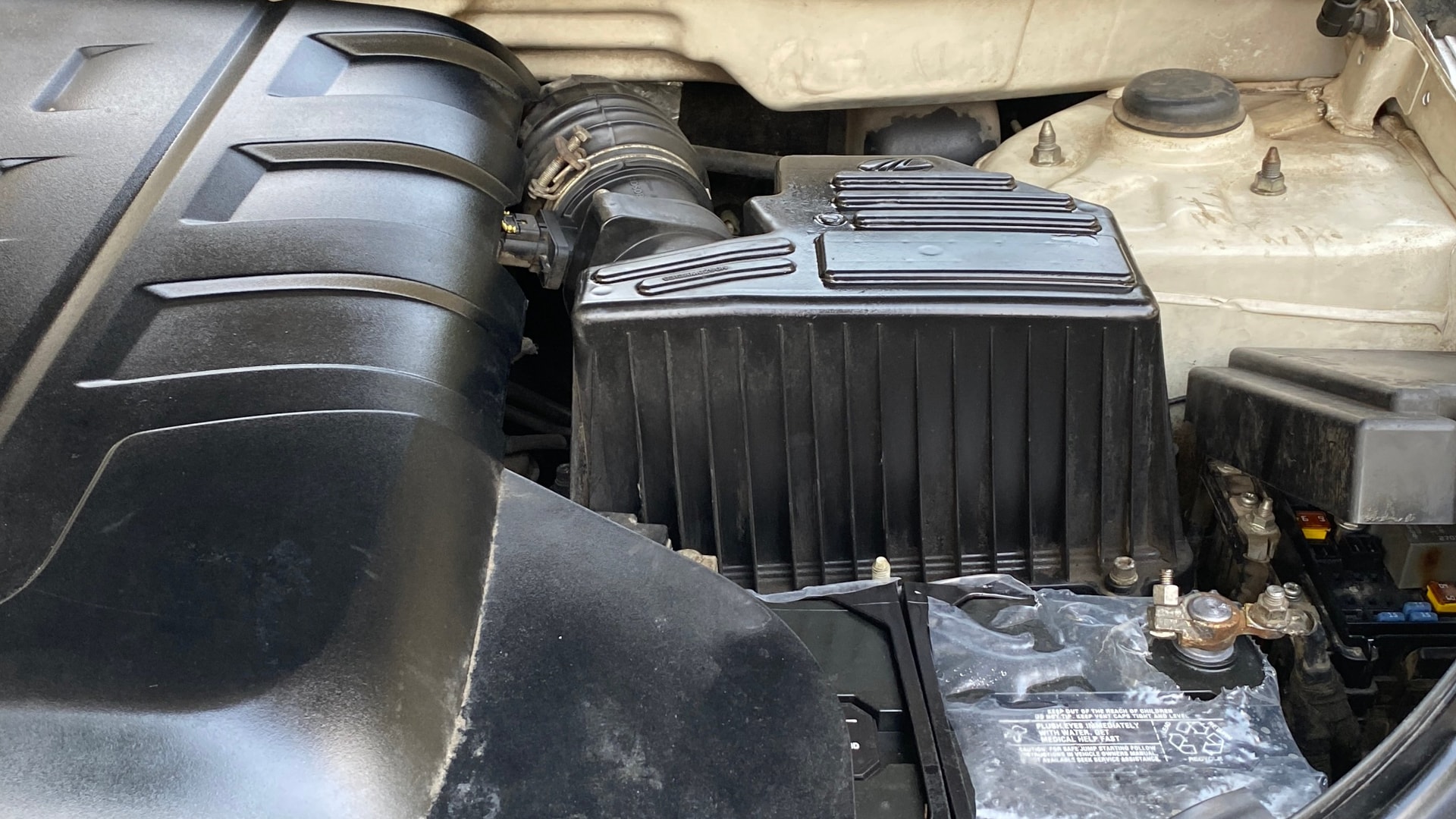 View 2016 Mahindra XUV500 W10 FWD Image 15 Used 2016 Mahindra XUV500 W10 FWD Image 15