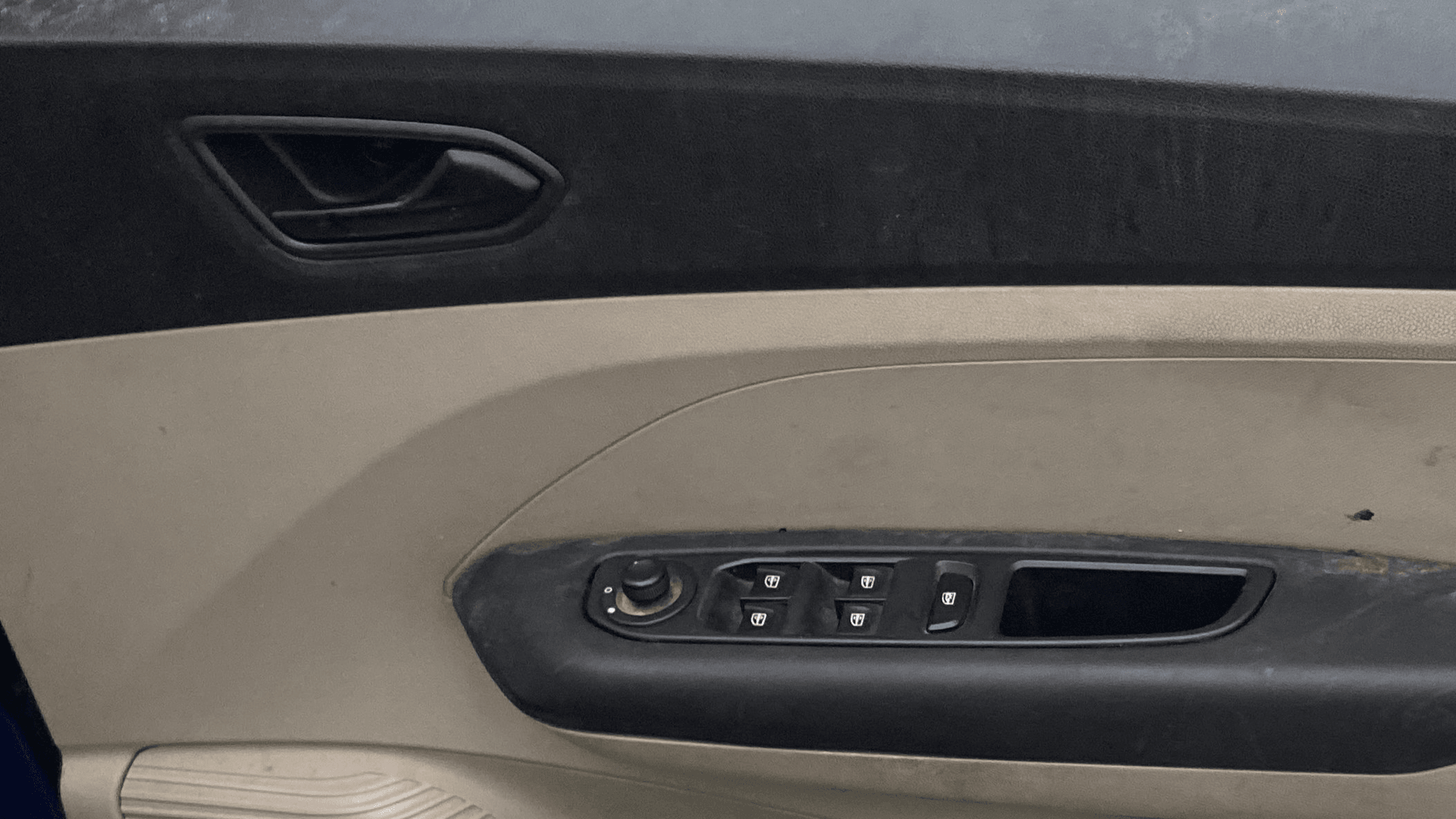 View 2019 Renault Triber RXT Image 34 Used 2019 Renault Triber RXT Image 34
