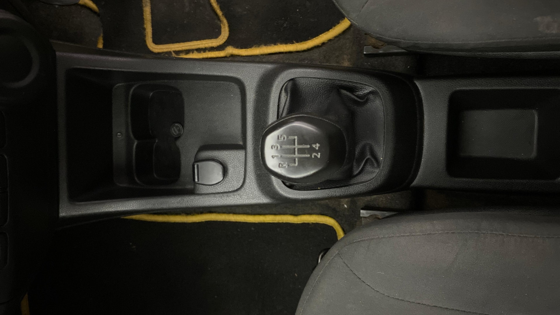 View 2018 Renault Kwid RXT 1.0 Image 38 Used 2018 Renault Kwid RXT 1.0 Image 38