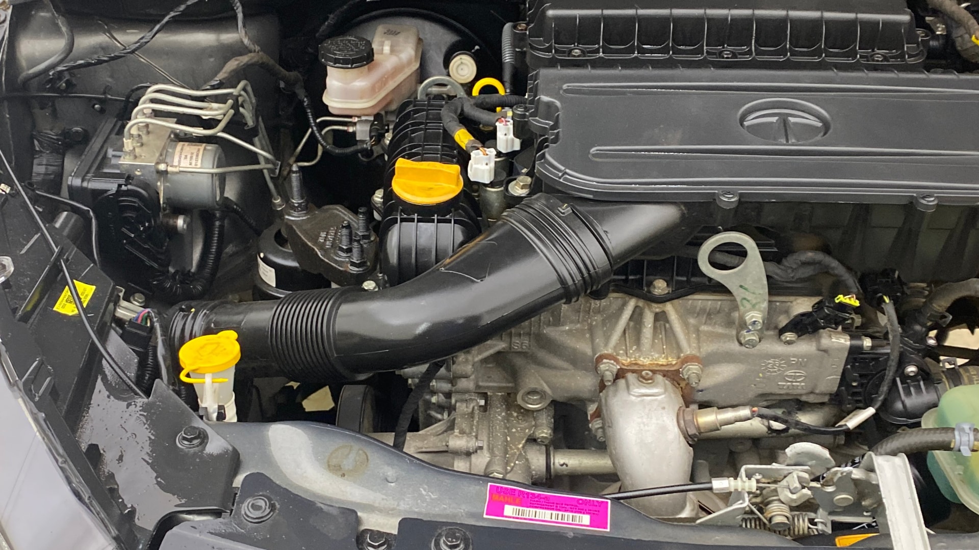 View 2023 Tata Tigor XE Diesel Image 3 Used 2023 Tata Tigor XE Diesel Image 3
