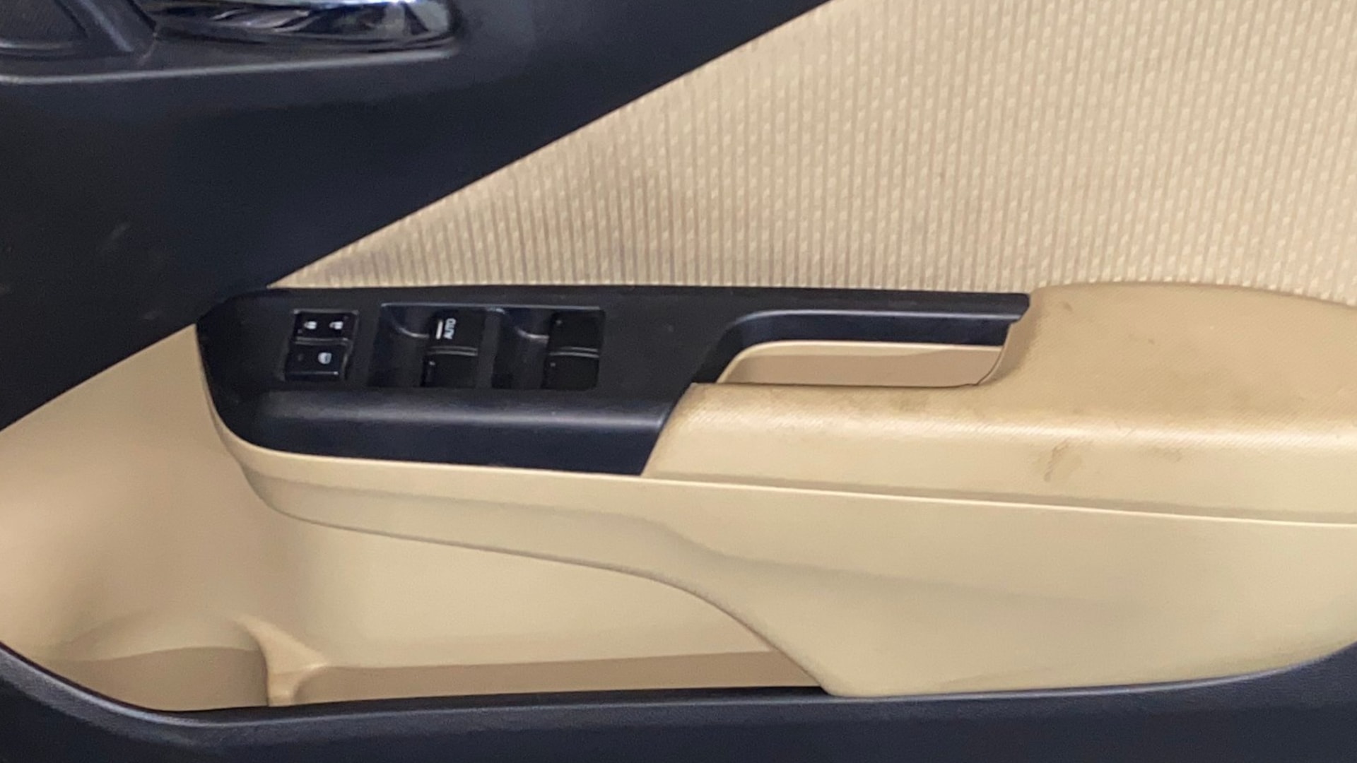 View 2017 Honda City ZX MT Diesel Anniversary Edition Image 33 Used 2017 Honda City ZX MT Diesel Anniversary Edition Image 33
