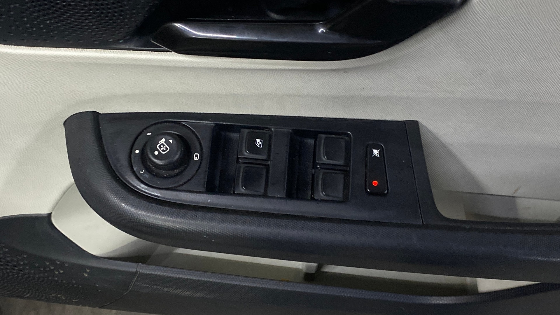 View 2021 Tata Altroz XM Plus Petrol Image 32 Used 2021 Tata Altroz XM Plus Petrol Image 32