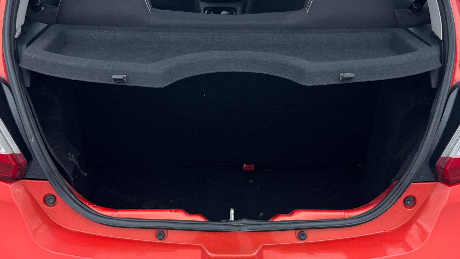 View 2022 Tata Tiago Revotorq XB Image 6 Used 2022 Tata Tiago Revotorq XB Image 6