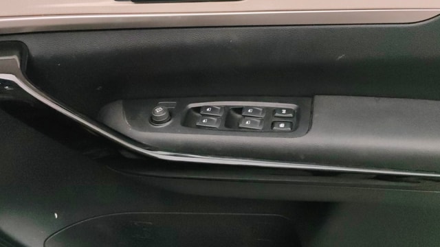 View Mahindra XUV700 Image 35 Used Mahindra XUV700 Image 35