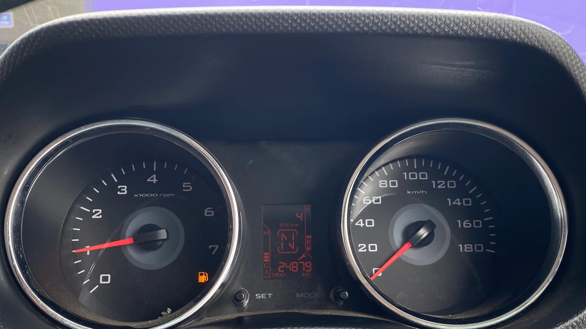View 2017 Mahindra TUV300 T8 Image 20 Used 2017 Mahindra TUV300 T8 Image 20