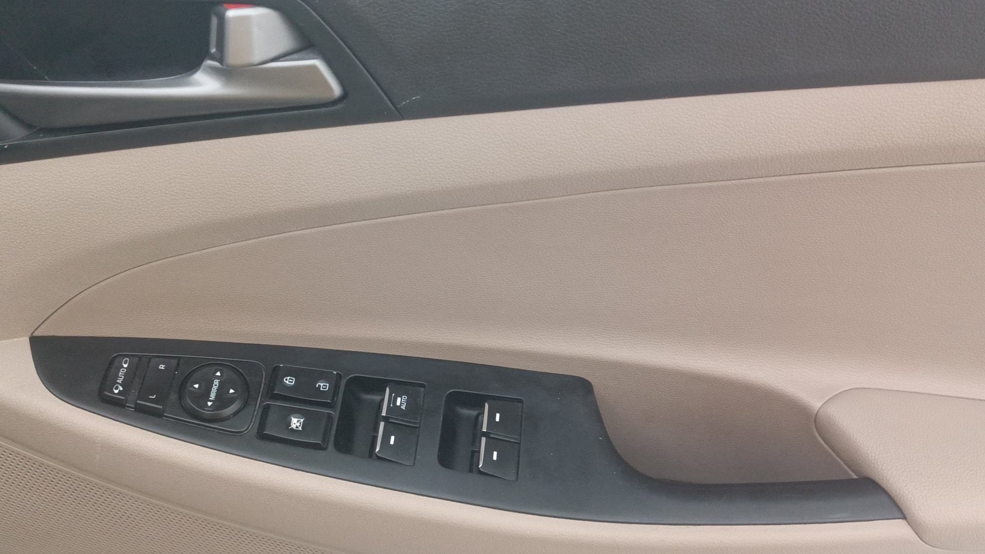 View 2018 Hyundai Tucson R 2.0 6-Speed Automatic GL BS IV Image 39 Used 2018 Hyundai Tucson R 2.0 6-Speed Automatic GL BS IV Image 39