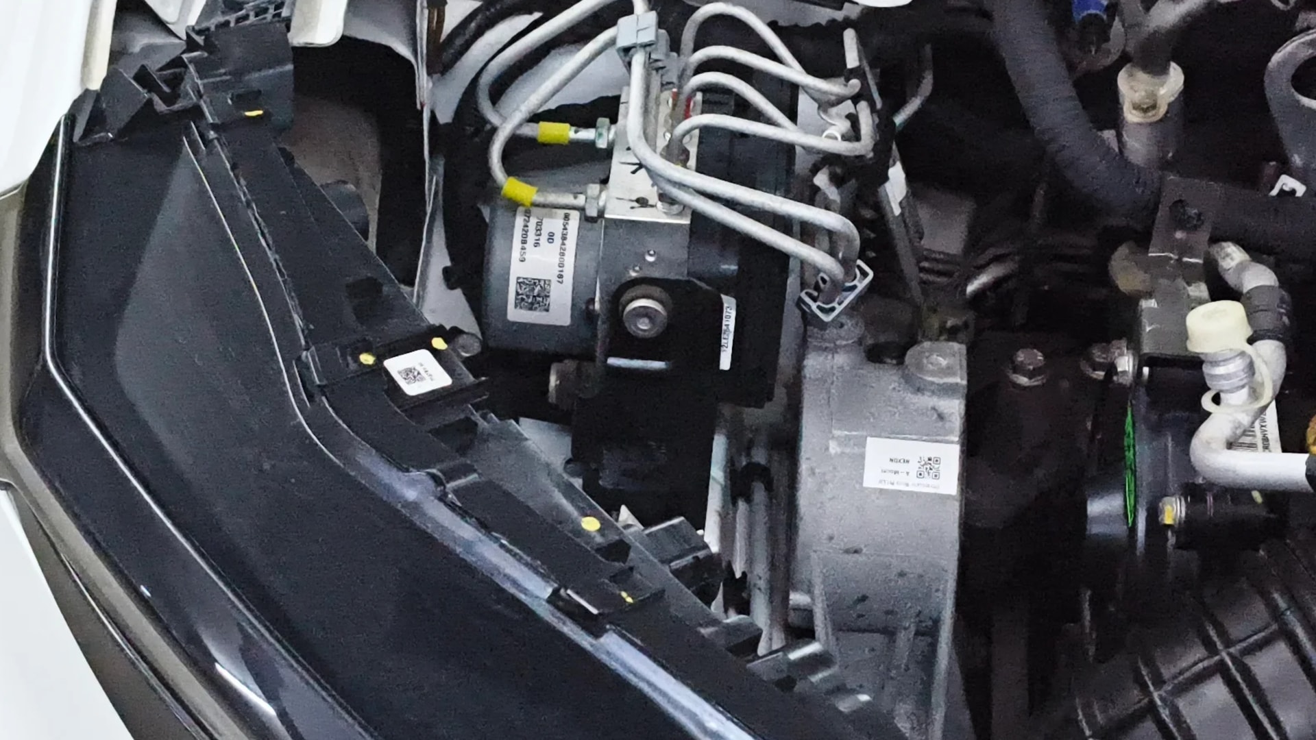 View 2024 Tata Nexon Revotron XE Image 3 Used 2024 Tata Nexon Revotron XE Image 3