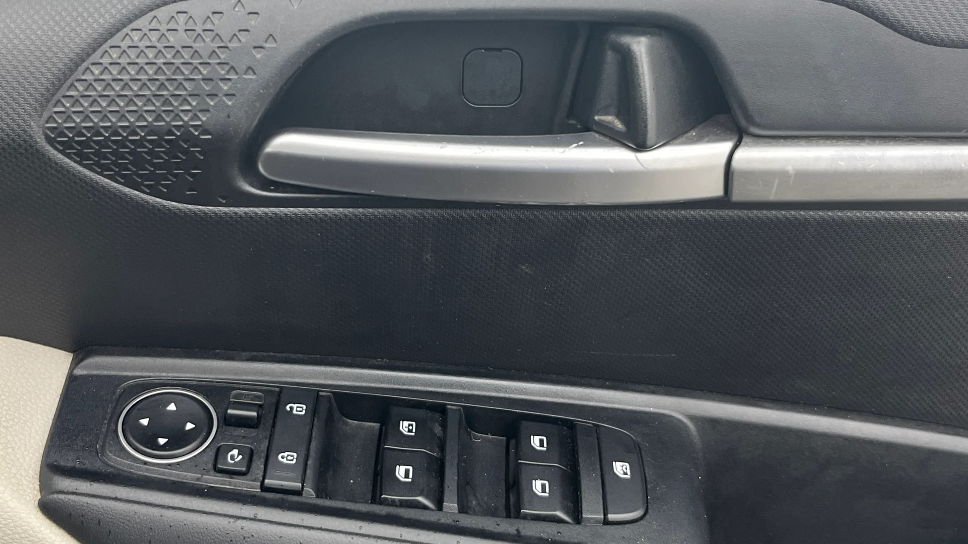 View 2020 Kia Sonet HTX iMT Petrol Image 35 Used 2020 Kia Sonet HTX iMT Petrol Image 35