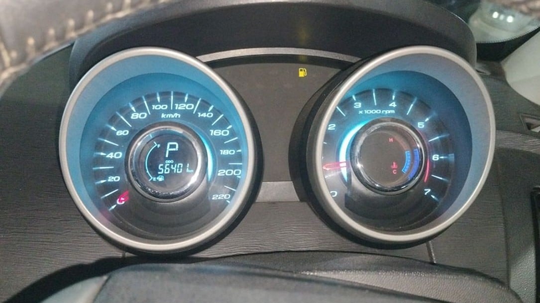 View 2017 Mahindra XUV500 W10 FWD AT Image 21 Used 2017 Mahindra XUV500 W10 FWD AT Image 21