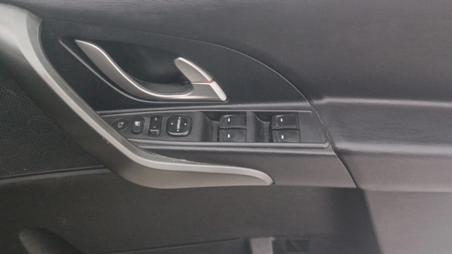 View Mahindra XUV500 Image 40 Used Mahindra XUV500 Image 40