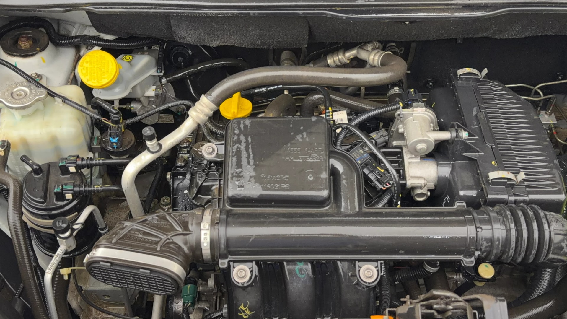 View 2019 Renault Triber RXT Image 3 Used 2019 Renault Triber RXT Image 3