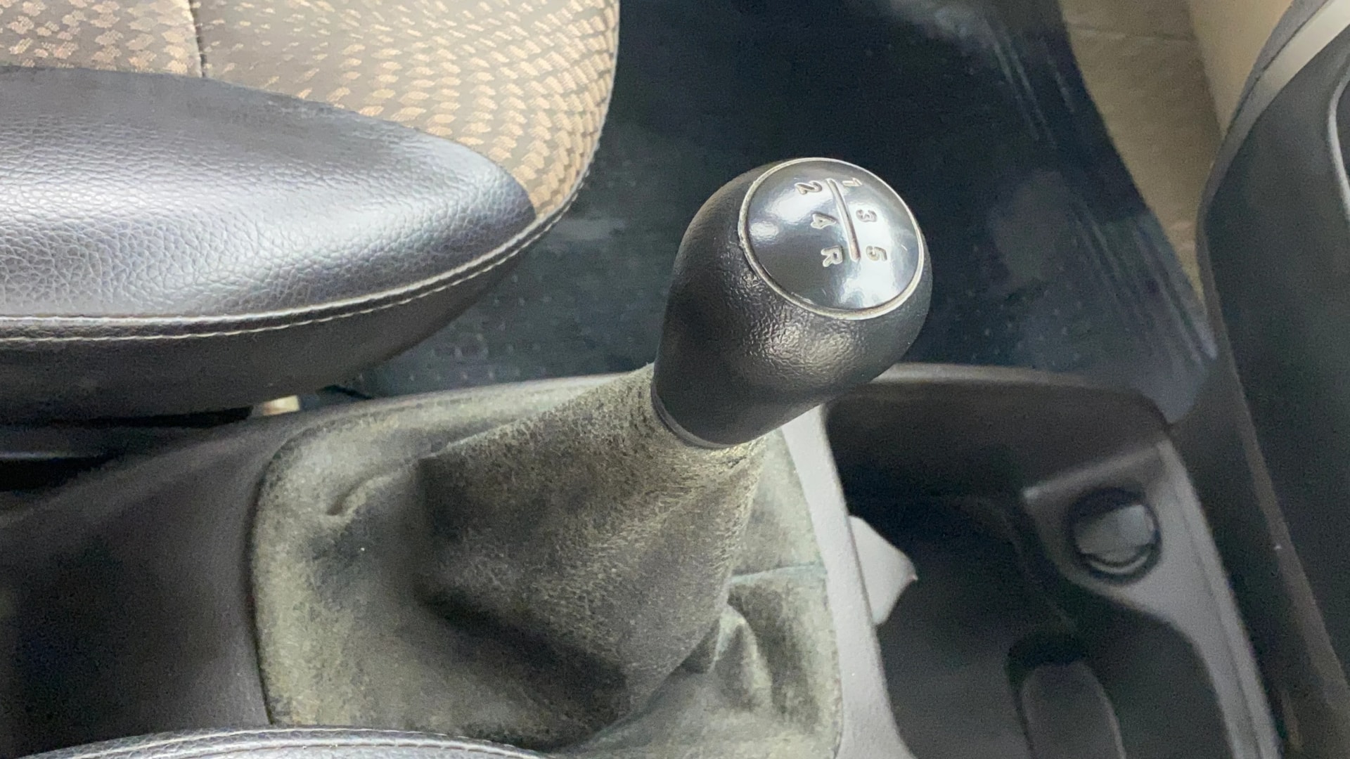 View 2014 Hyundai EON Magna Plus Image 38 Used 2014 Hyundai EON Magna Plus Image 38