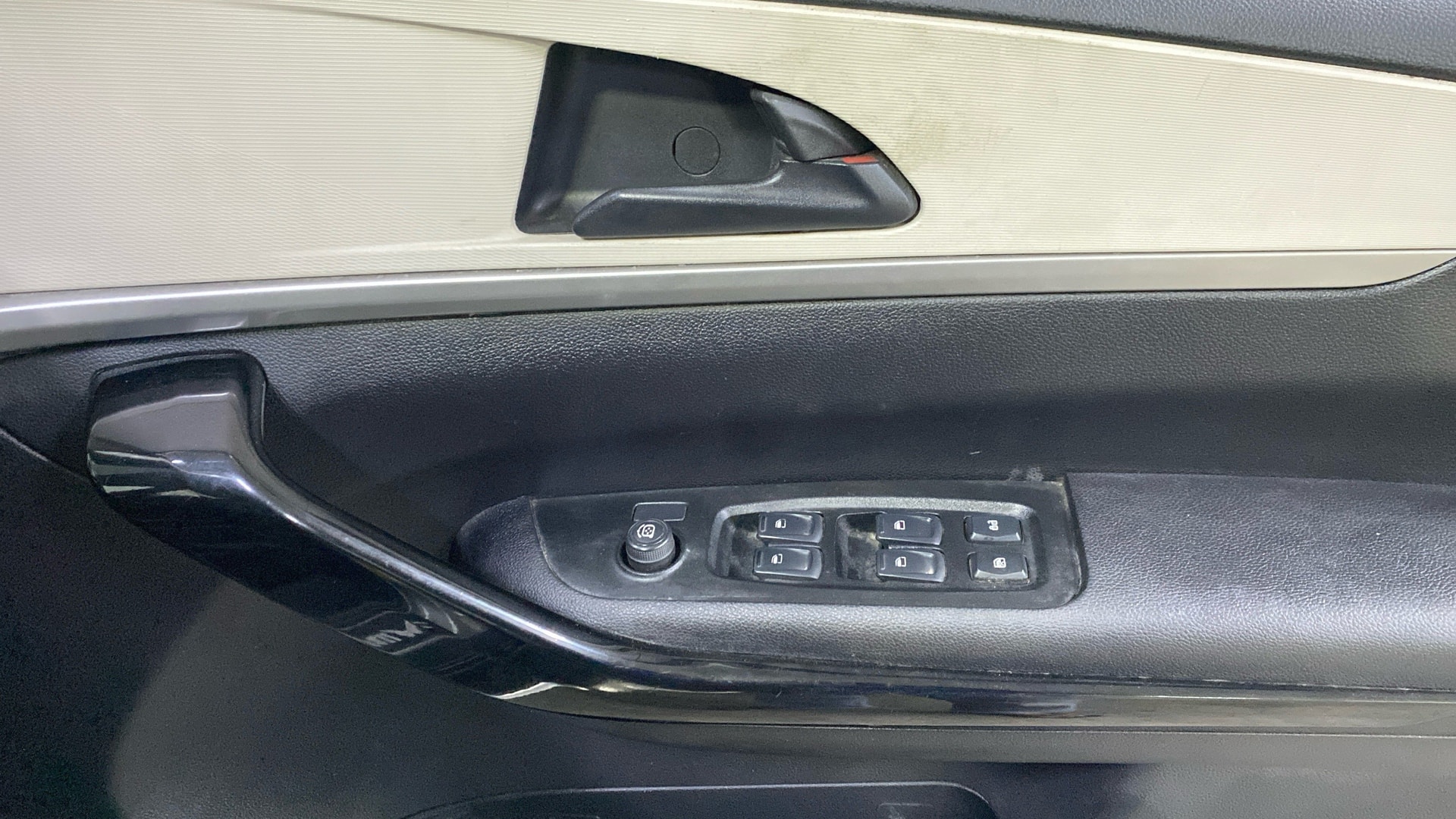 Used 2022 Mahindra XUV700 Used 2022 Mahindra XUV700