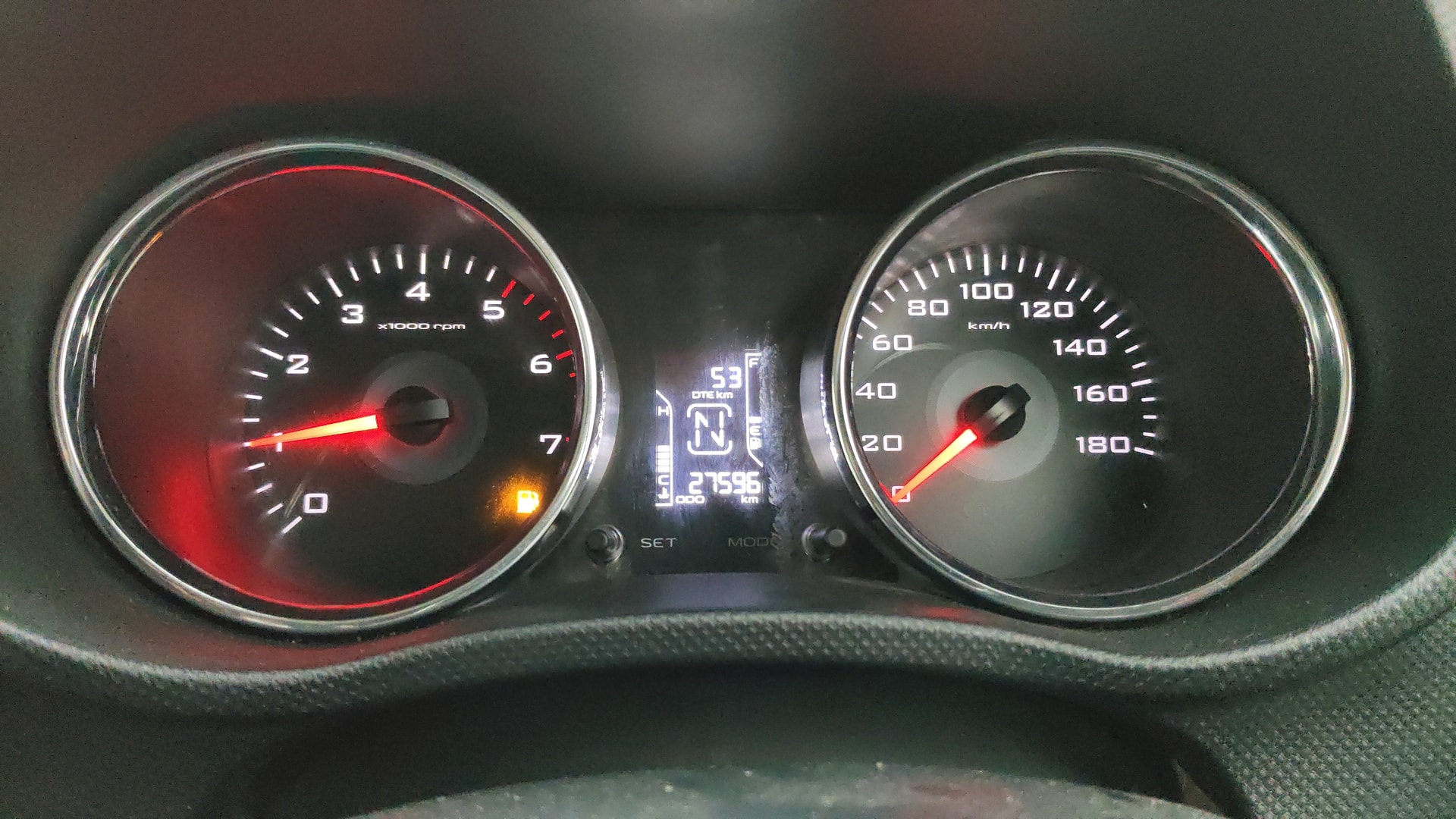 View 2020 Mahindra TUV300 T10 100HP Image 34 Used 2020 Mahindra TUV300 T10 100HP Image 34