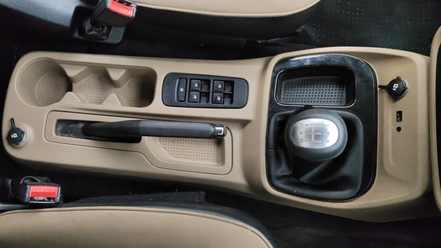 View Mahindra TUV300 Image 38 Used Mahindra TUV300 Image 38