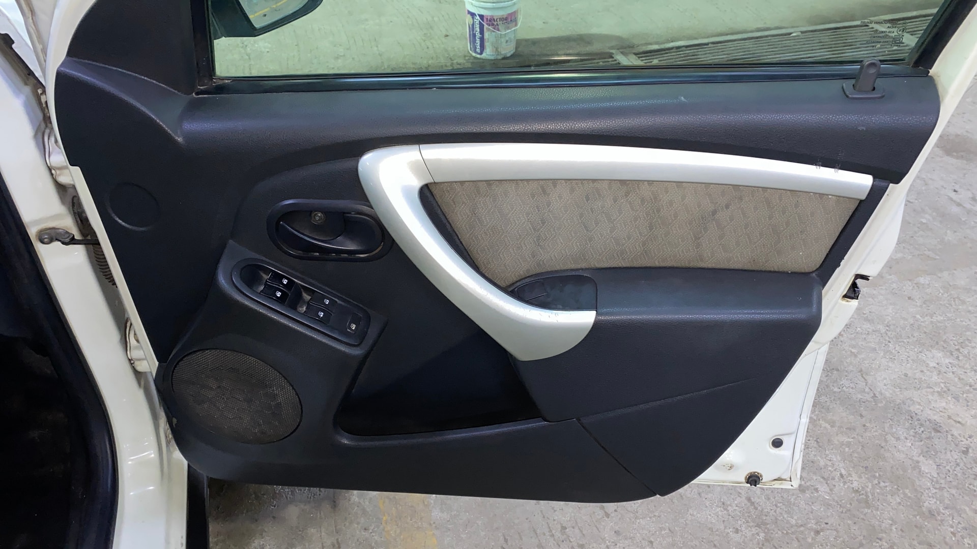 View 2014 Renault Duster Diesel 85PS STD Image 41 Used 2014 Renault Duster Diesel 85PS STD Image 41