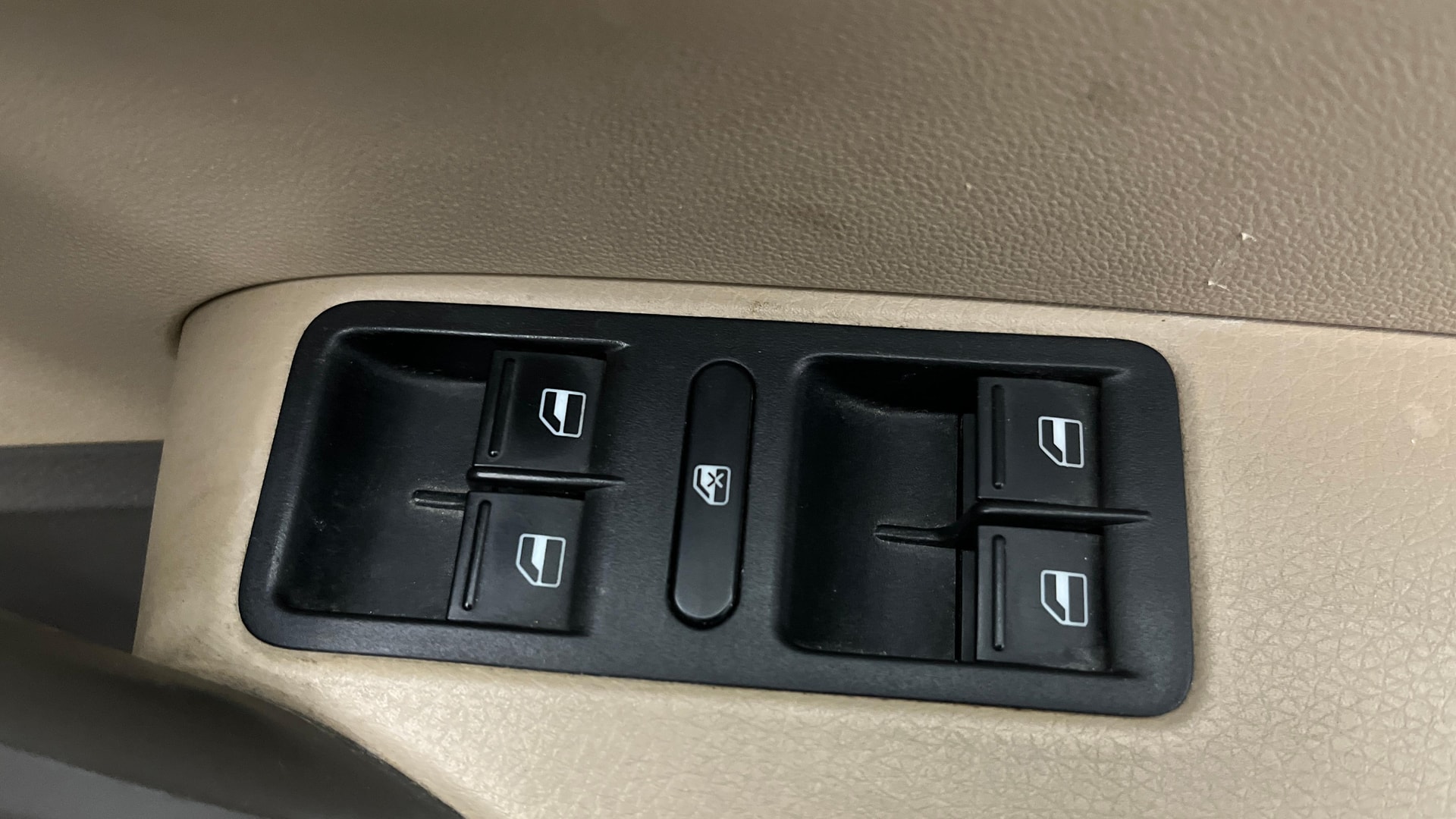 View 2016 Volkswagen Vento DSG Image 37 Used 2016 Volkswagen Vento DSG Image 37