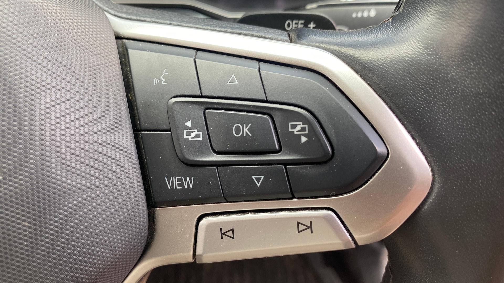 View 2024 Volkswagen Virtus Topline 1.0 TSI MT Image 3 Used 2024 Volkswagen Virtus Topline 1.0 TSI MT Image 3