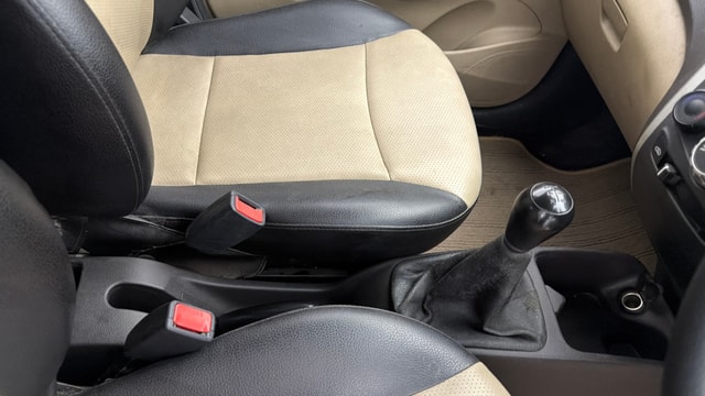 View Hyundai EON Image 37 Used Hyundai EON Image 37