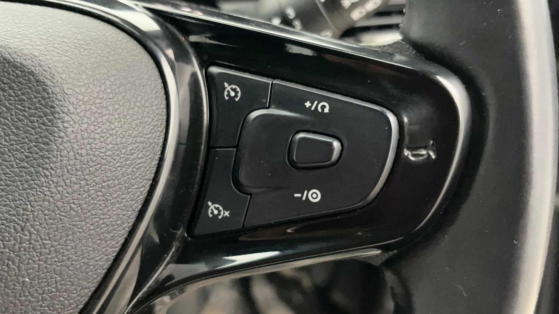 View 2023 Tata Nexon Revotron XE Image 3 Used 2023 Tata Nexon Revotron XE Image 3