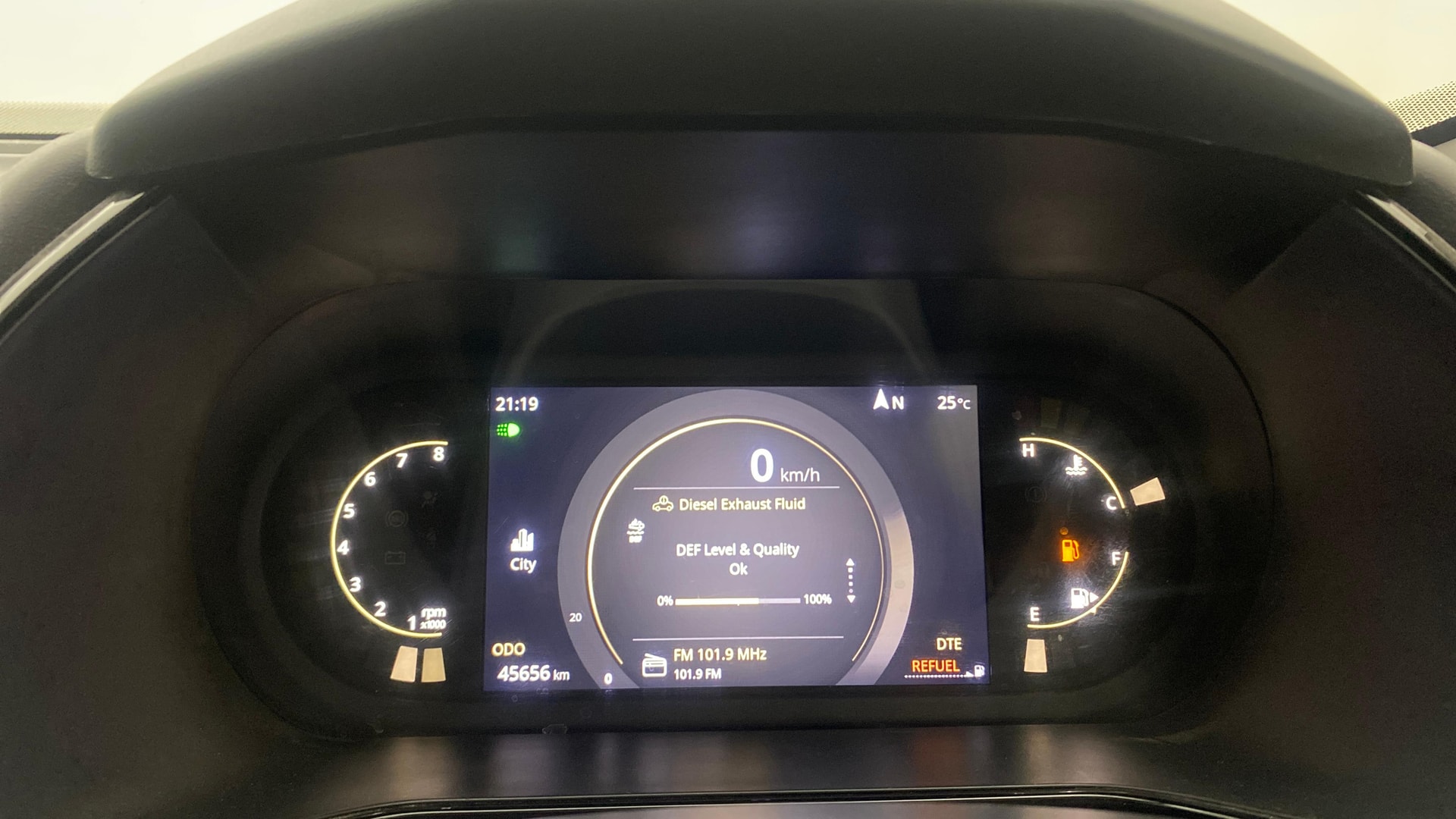View 2024 Tata Harrier XZ plus Red Dark Edition Image 21 Used 2024 Tata Harrier XZ plus Red Dark Edition Image 21
