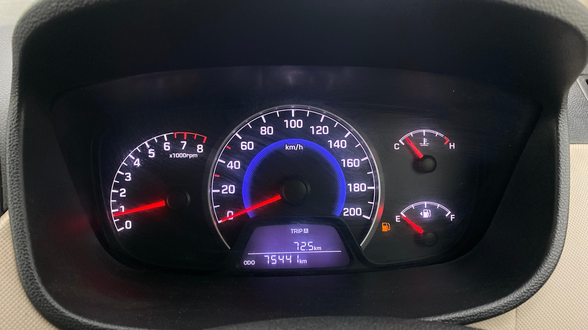View 2015 Hyundai Grand i10 Sportz 1.2 Kappa Image 33 Used 2015 Hyundai Grand i10 Sportz 1.2 Kappa Image 33